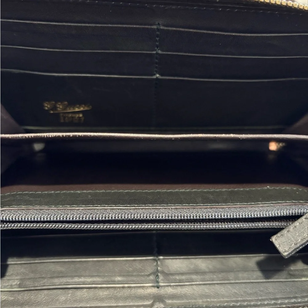 Pre-owned Gucci Black Leather wallet with bamboo tassel. - Picture 9 of 16